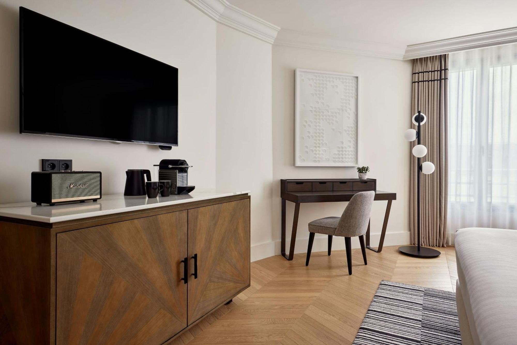 Marriott Champs Elysees 5*